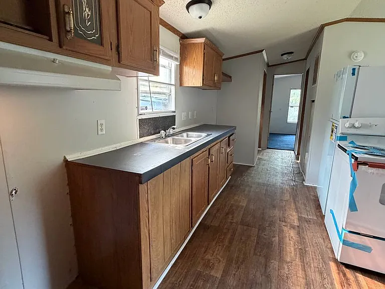 927 Julia St — Photo 10