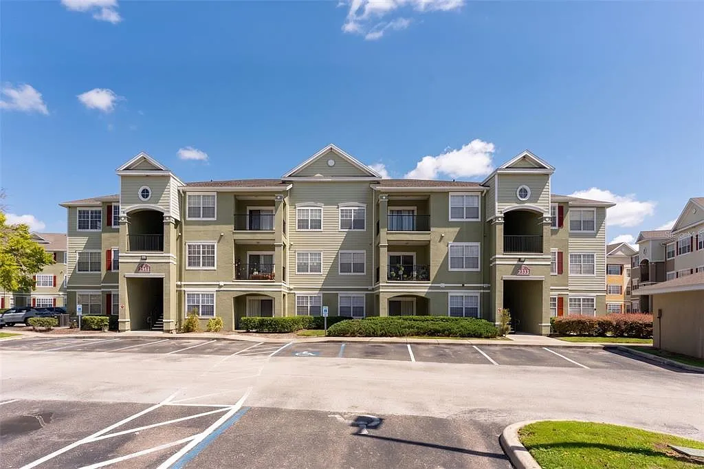 2 bed, 2.0 bath, 1046 sqft, $1,495 — Photo 2