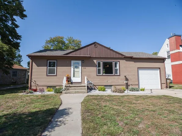 612 Memorial Dr, Grand Island, NE 68801