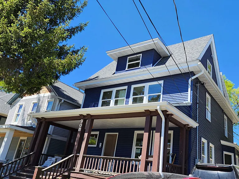 908 E Gorham St #1 — Photo 1