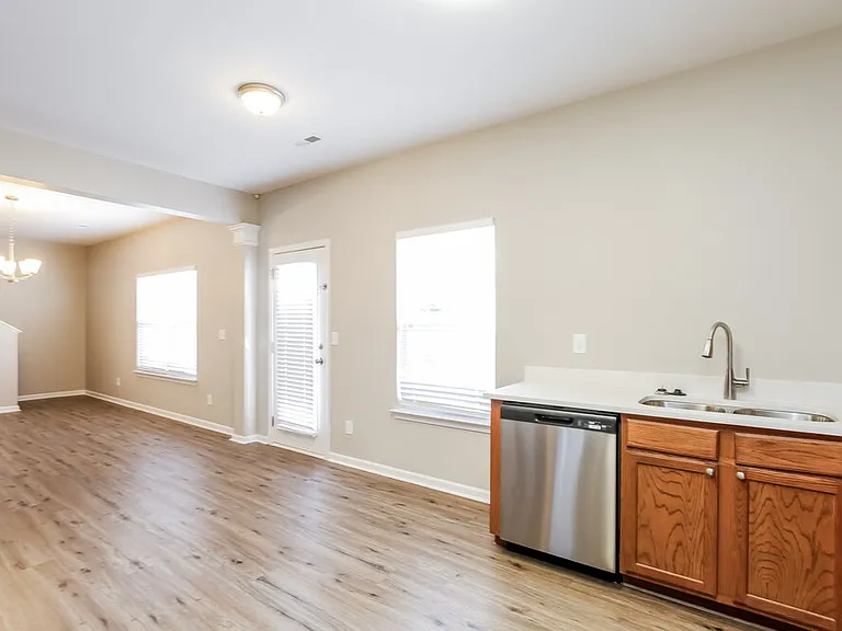 102 Clacton Ct — Photo 8