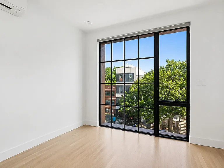 568 Lafayette Ave #4B — Photo 3