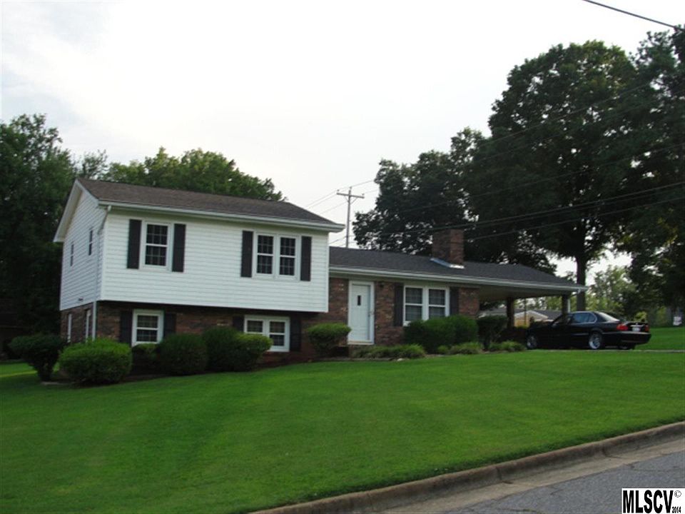 1st image of 303 Meadowbrook Dr