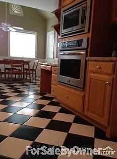 Kitchen
						:
						Looking thru kitchen and breakfast nook.