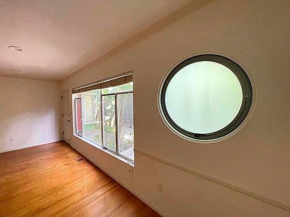 3rd image of 2429 N Beachwood Dr APT 2