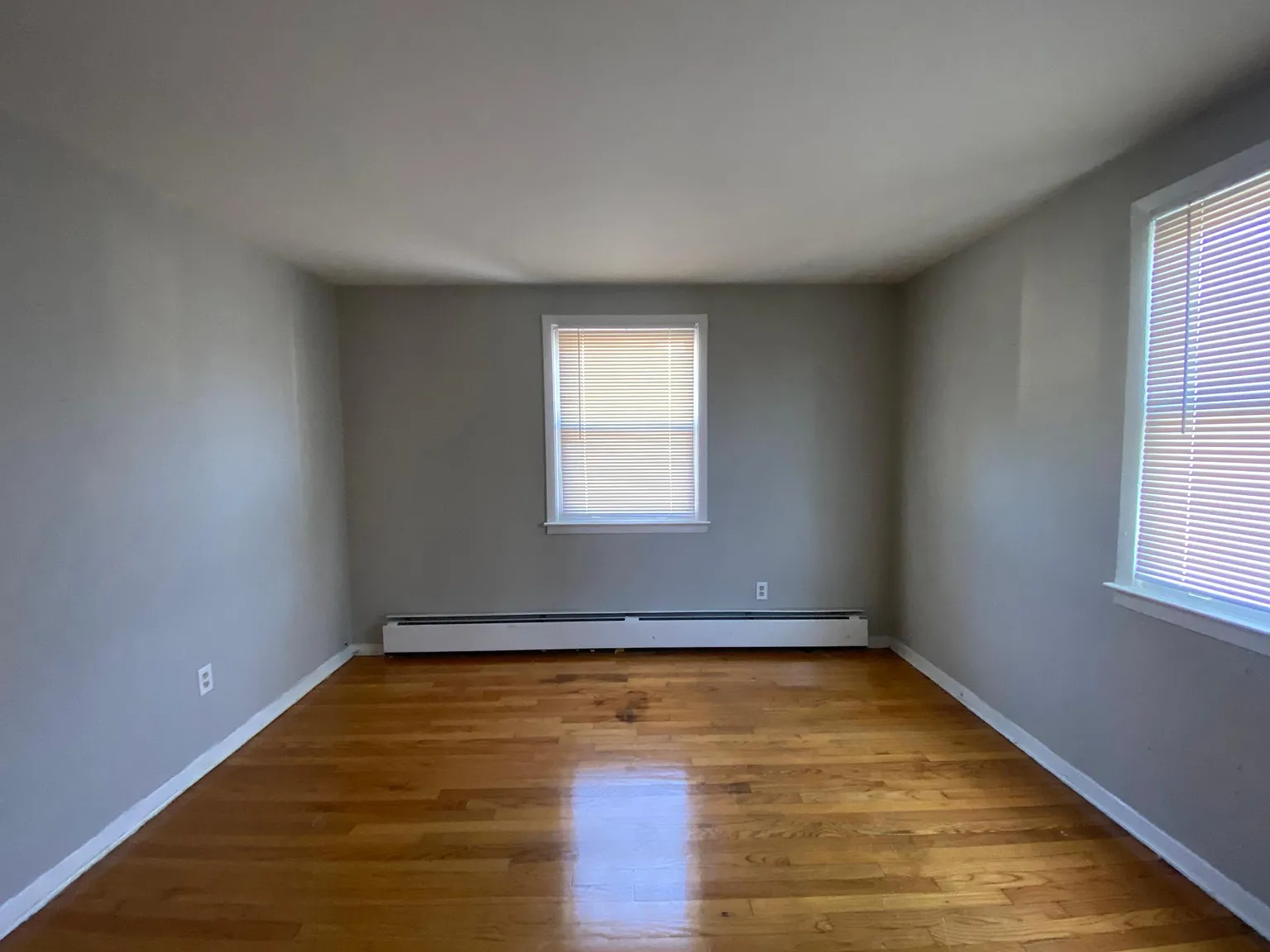 960 1st Ave — Photo 3