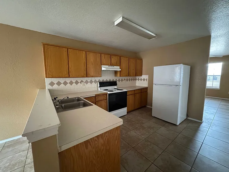3203 Toledo Dr — Photo 26