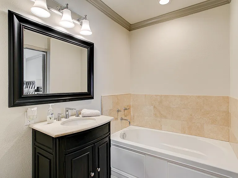 6688 Yosemite Ln — Photo 29