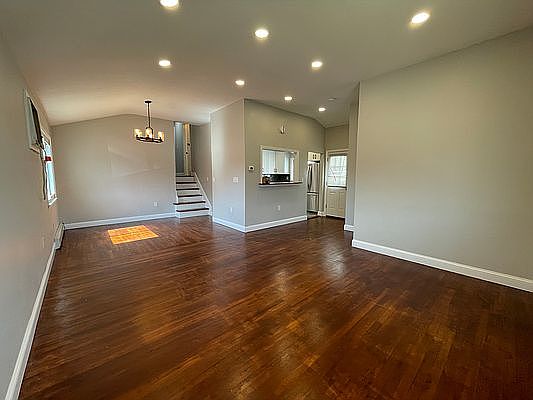 1st image of 119-44 Long St #1