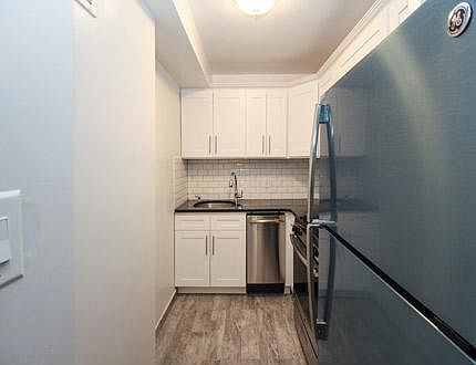 1st image of 3425 Parsons Blvd #1