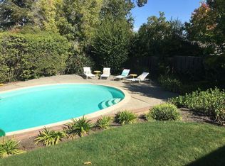 28 Campbell Ln, Menlo Park, CA 94025