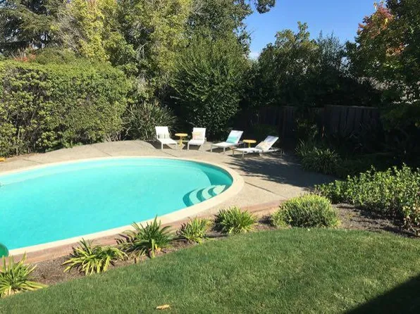 28 Campbell Ln, Menlo Park, CA 94025