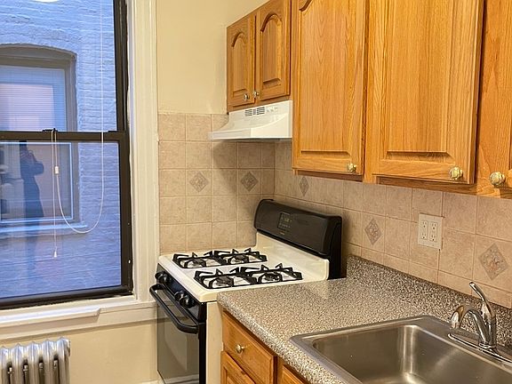 3rd image of 25-39 33rd St #2