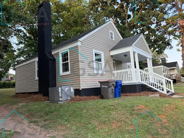 694 Saxon Ave — Photo 24