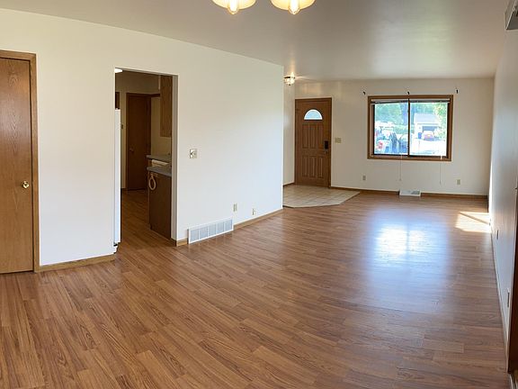 3rd image of 224517 Country Ln