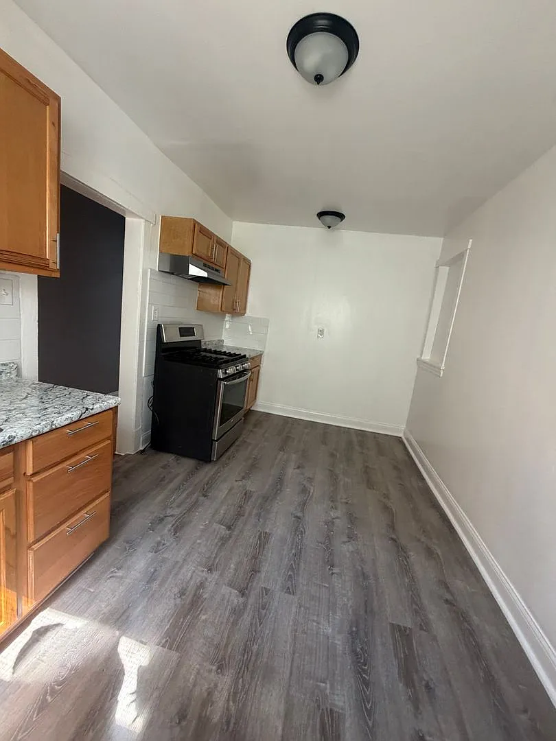 7001 S Aberdeen — Photo 4