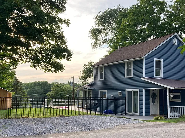 103 Eastside Dr — Photo 2