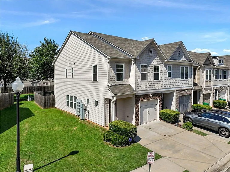 2705 Avanti Way — Photo 3