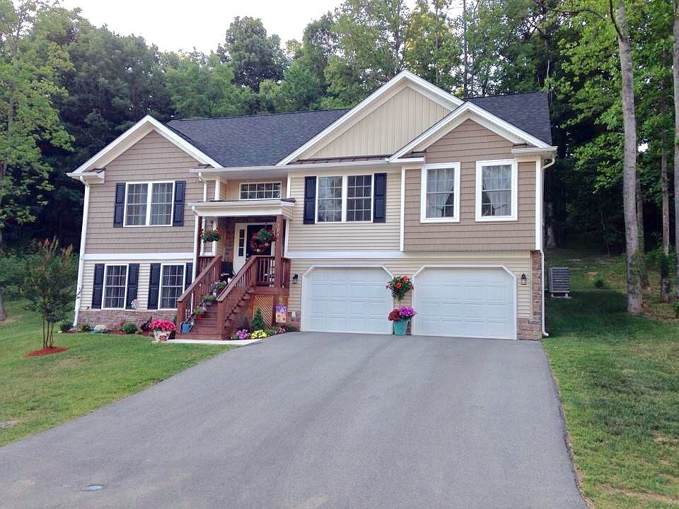 2nd image of 1044 Saint Clair Ln