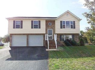 1056 Seldon Dr, Strasburg, VA 22657