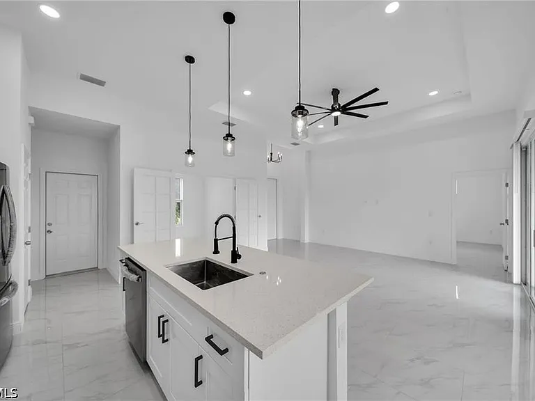 438 Poplar St — Photo 7