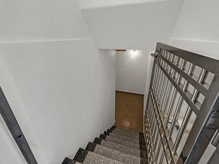 1083 Hyde St — Photo 25