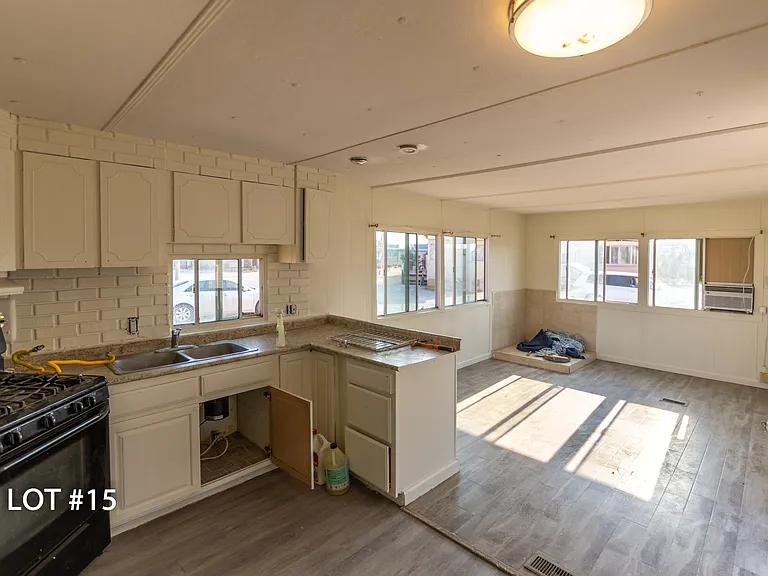 11398 Bartlett Ave #15 — Photo 2