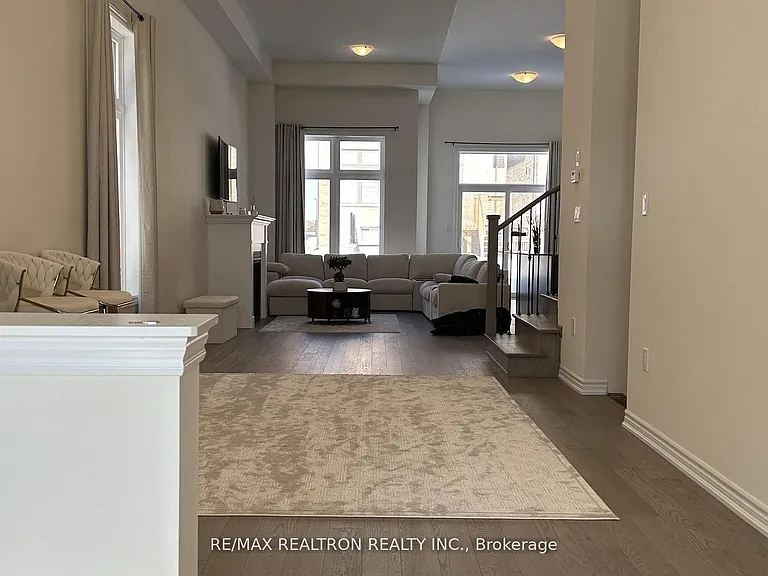 1136 Wilmington Ave — Photo 3