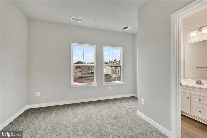 815 Lennox St — Photo 8