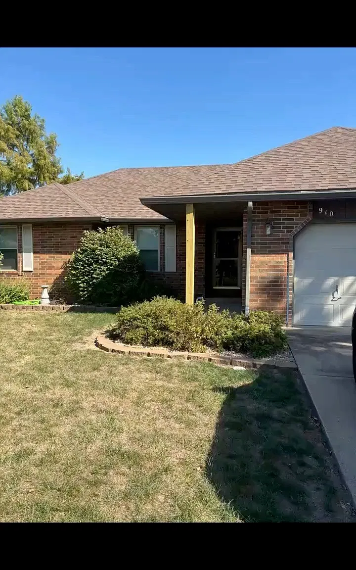 910 N Zed Tennis St — Photo 1