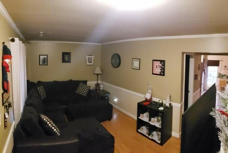 1st image of 104 Shrewsbury Sq