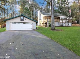 122 Greeley Lake Rd, Greeley, PA 18425