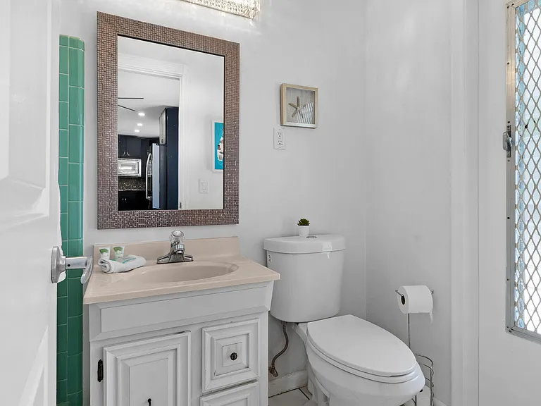 1418 NE 57th Pl — Photo 19