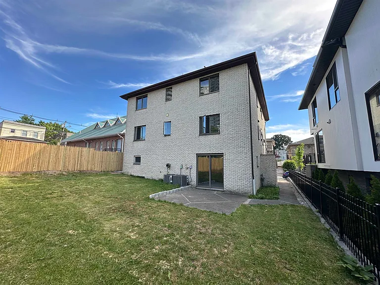 407 Jane St #2 — Photo 16