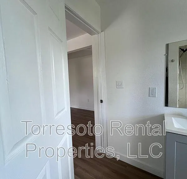 224 W Pyron Ave #B — Photo 3