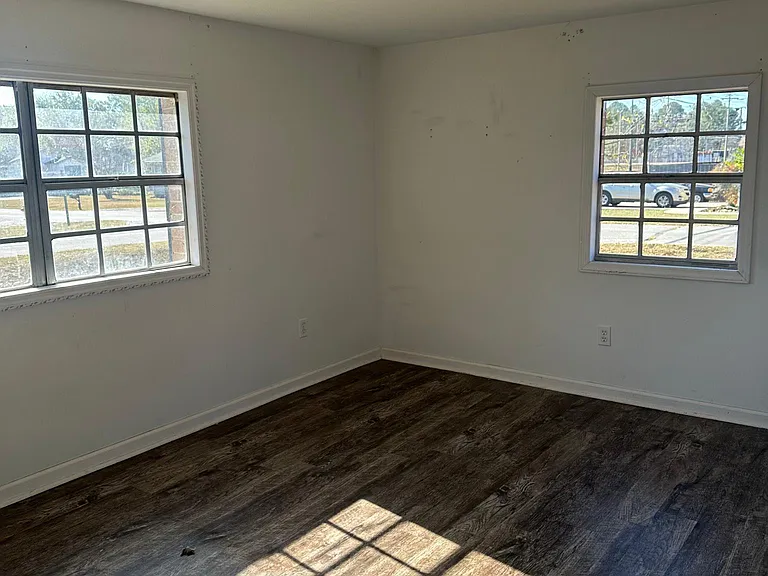 408 Nebraska Ave — Photo 2