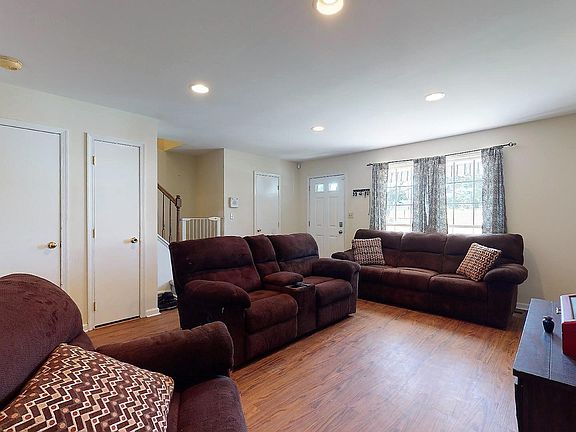 4th image of 320 Carbon St