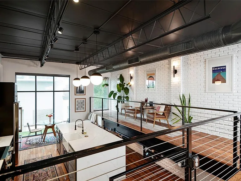 1314 E Washington St — Photo 18