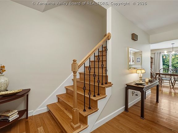 3rd image of 301 Teays Meadows Rd