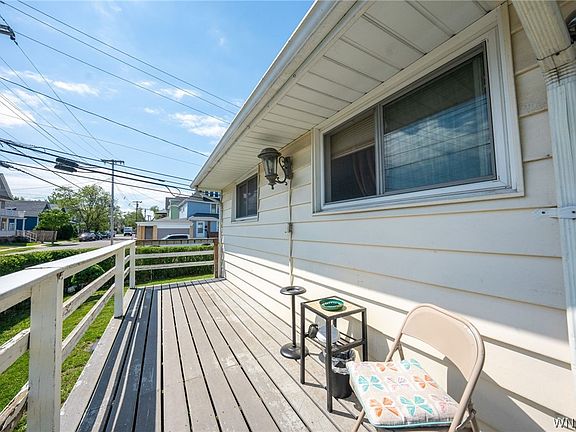 5th image of 142 Esser Ave