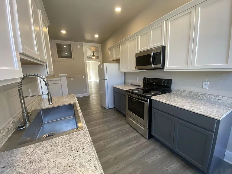 624 SE Main St — Photo 6