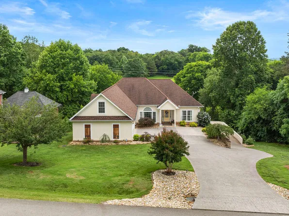 210 Indian Shadows Dr, Maryville, TN 37801