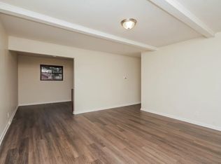 155 Queenswood Rd, Bolingbrook, IL 60440