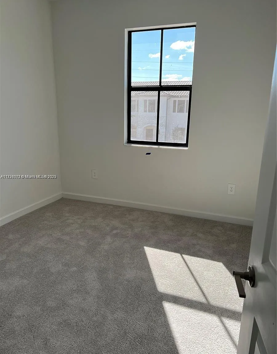 3 bed, 2.5 bath, 1483 sqft, $2,700 — Photo 4