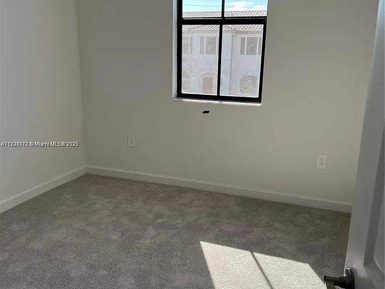 11787 SW 247th Ter — Photo 4