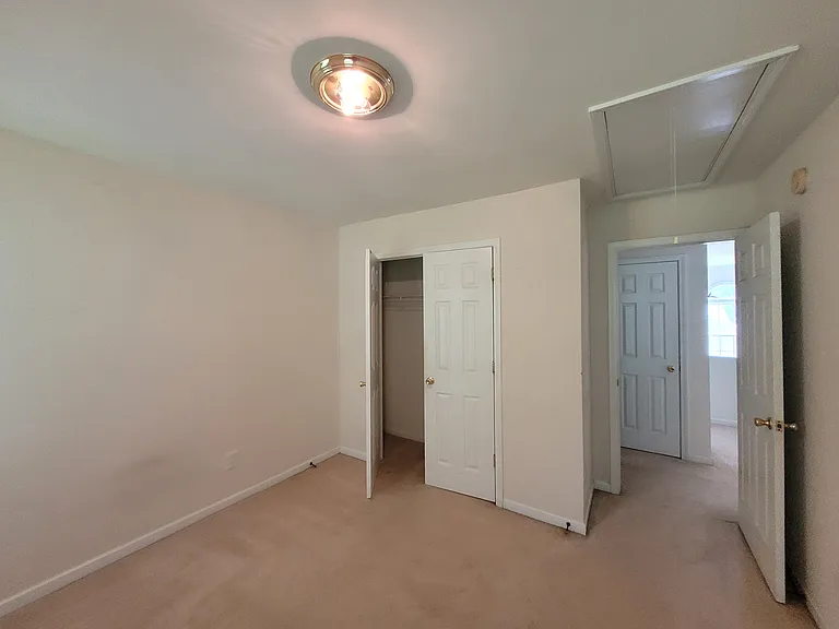 12 Bridgeport Dr — Photo 39