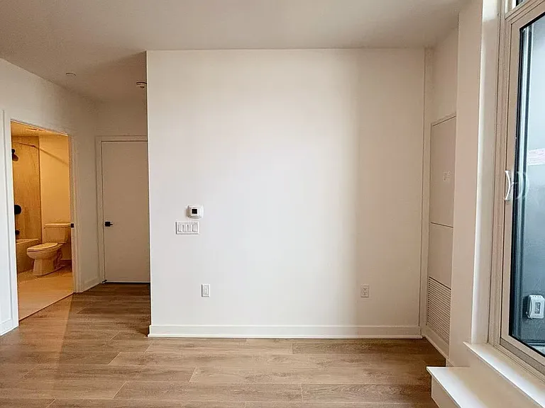 1185 Dupont St #807 — Photo 12