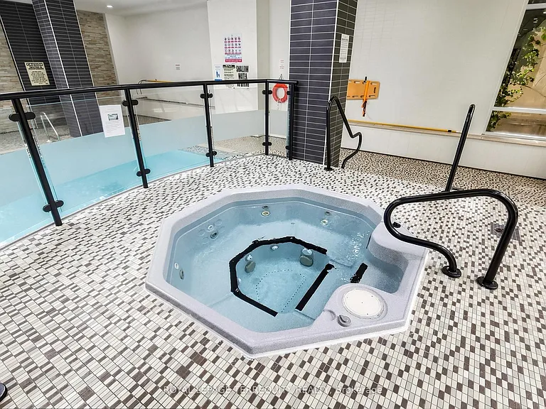 310 Burnhamthorpe Rd W #2810 — Photo 25