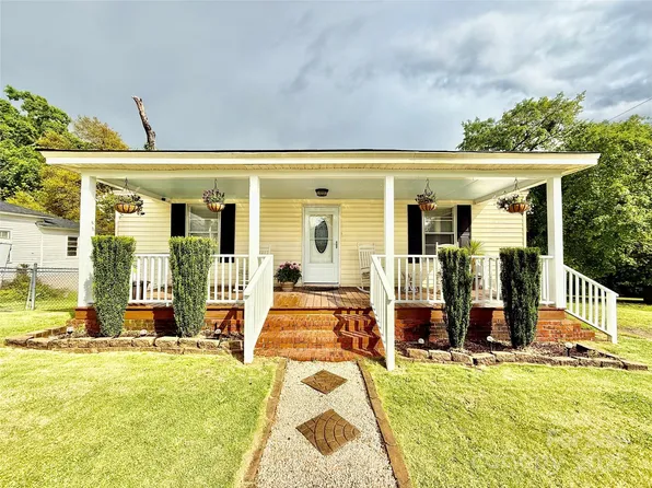45 Oak St, Great Falls, SC 29055
