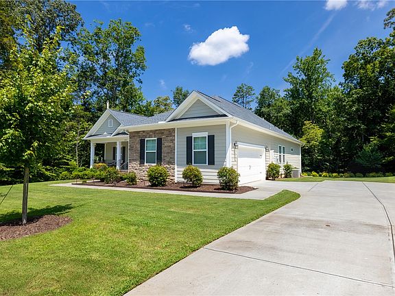 5th image of 3103 Chatham Dr